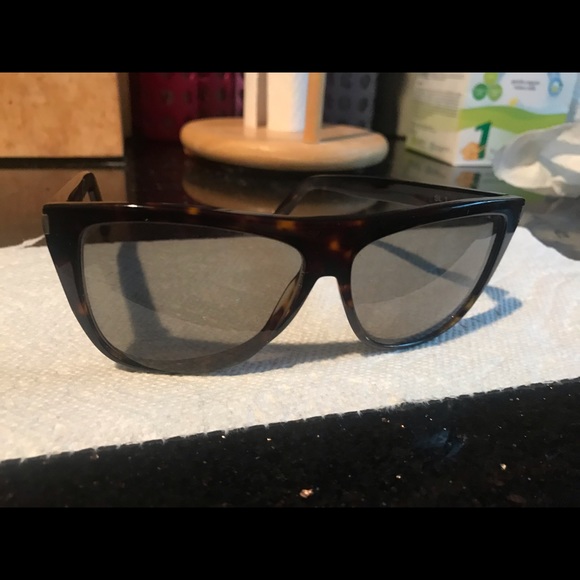 Saint laurent Sunglasses - Picture 1 of 5